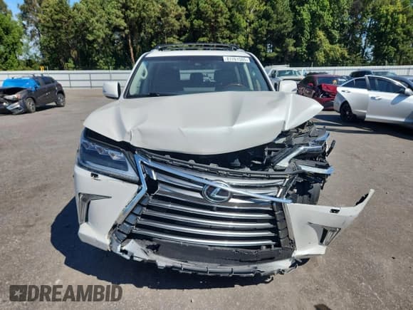 ✅ 2017 Lexus LX 570 • VIN: JTJHY7AXXH4243607 • Lot: 81761505. Wystawiony na Copart z przebiegiem 108 224 mil. Bezpłatny archiwum sprzedaży aukcyjnych z USA i szczegółowy raport historii pojazdu na DreamBid. Zdjęcie 5.