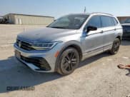 ✅ 2022 Volkswagen Tiguan SE R-Line Black • VIN: 3VVCB7AX4NM031172 • Lot: 84484825. Wystawiony na Copart z przebiegiem 55 241 mil. Bezpłatny archiwum sprzedaży aukcyjnych z USA i szczegółowy raport historii pojazdu na DreamBid. Zdjęcie 1.