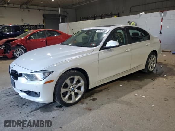 ✅ 2015 BMW 3 Series 328i xDrive • VIN: WBA3B5G59FNS18632 • Lot: 42509455. Wystawiony na Copart z przebiegiem 113 085 mil. Bezpłatny archiwum sprzedaży aukcyjnych z USA i szczegółowy raport historii pojazdu na DreamBid. Zdjęcie 1.