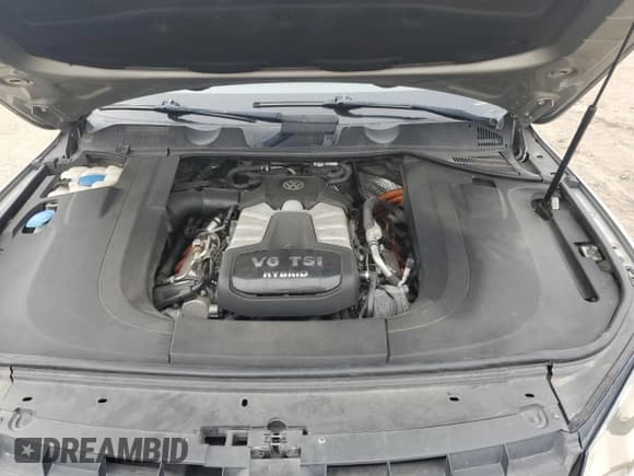 ✅ 2012 Volkswagen Touareg • VIN: WVGEG9BP0CD008849 • Lot: 68694975. Listed on Copart with Not provided. Free auction sales archive from the USA and detailed vehicle history report at DreamBid. Image 12.