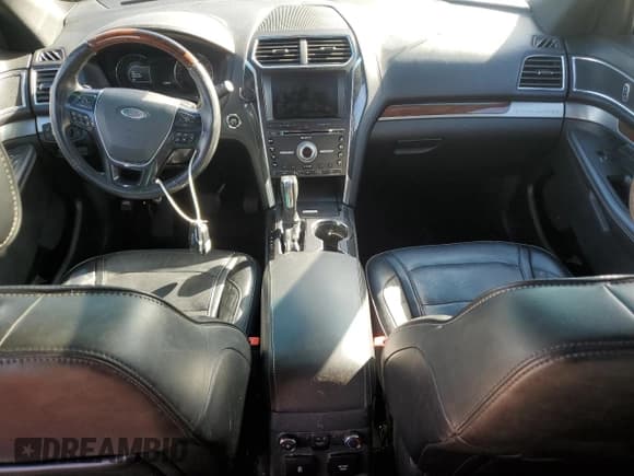 ✅ 2016 Ford Explorer Platinum • VIN: 1FM5K8HT4GGC82833 • Lot: 92606705. Wystawiony na Copart z przebiegiem 112 607 mil. Bezpłatny archiwum sprzedaży aukcyjnych z USA i szczegółowy raport historii pojazdu na DreamBid. Zdjęcie 8.