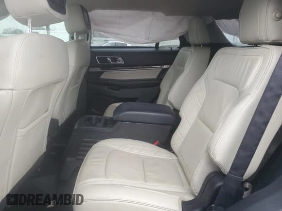 ✅ 2017 Ford Explorer Platinum • VIN: 1FM5K8HT3HGD16732 • Lot: 44816295. Wystawiony na Copart z przebiegiem 122 412 mil. Bezpłatny archiwum sprzedaży aukcyjnych z USA i szczegółowy raport historii pojazdu na DreamBid. Zdjęcie 11.