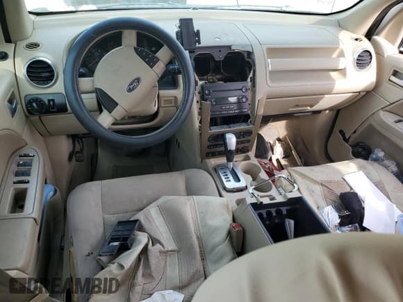 ✅ 2005 Ford Freestyle SE • VIN: 1FMZK01115GA20759 • Lot: 71712923. Wystawiony na Copart z przebiegiem Nie podano. Bezpłatny archiwum sprzedaży aukcyjnych z USA i szczegółowy raport historii pojazdu na DreamBid. Zdjęcie 8.