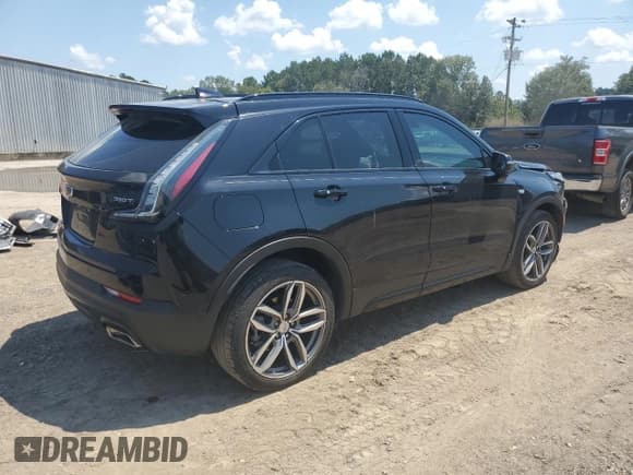 ✅ 2023 Cadillac XT4 FWD Sport • VIN: 1GYFZER4XPF105228 • Лот: 70510495. Опубликован ранее на Copart с пробегом 42 134 миль. Бесплатный доступ к архиву аукционных продаж из США и подробный отчёт об истории автомобиля на DreamBid. Изображение 3.