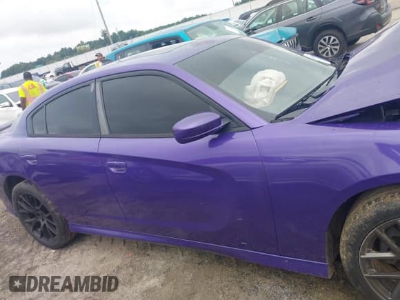 ✅ 2018 Dodge Charger R/T • VIN: 2C3CDXCT4JH290907 • Lot: 42880536. Wystawiony na IAAI z przebiegiem 117 826 mil. Bezpłatny archiwum sprzedaży aukcyjnych z USA i szczegółowy raport historii pojazdu na DreamBid. Zdjęcie 13.