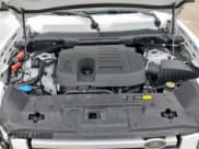 ✅ 2024 Land Rover Defender S • VIN: SALEJ7EU6R2258038 • Lot: 64956805. Wystawiony na Copart z przebiegiem 27 651 mil. Bezpłatny archiwum sprzedaży aukcyjnych z USA i szczegółowy raport historii pojazdu na DreamBid. Zdjęcie 11.