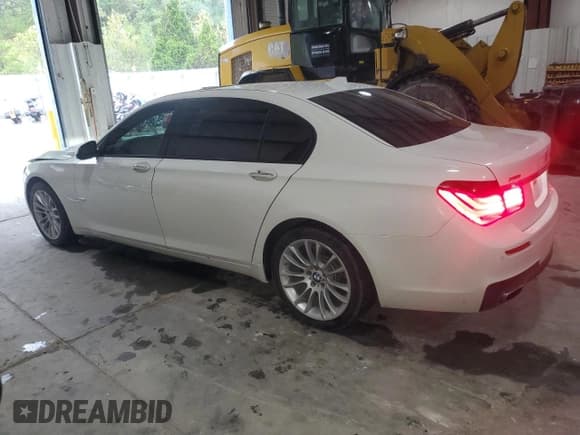 ✅ 2013 BMW 7 Series 750Li xDrive • VIN: WBAYF8C58DD140994 • Lot: 84940475. Wystawiony na Copart z przebiegiem 86 192 mil. Bezpłatny archiwum sprzedaży aukcyjnych z USA i szczegółowy raport historii pojazdu na DreamBid. Zdjęcie 2.