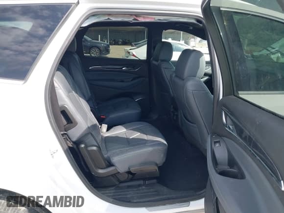 ✅ 2022 Buick Enclave Essence • VIN: 5GAERBKW6NJ113463 • Lot: 42171996. Wystawiony na IAAI z przebiegiem 85 944 mil. Bezpłatny archiwum sprzedaży aukcyjnych z USA i szczegółowy raport historii pojazdu na DreamBid. Zdjęcie 8.