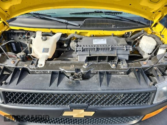 ✅ 2019 Chevrolet Express Cargo • VIN: 1GCWGAFPXK1337756 • Lot: 90460545. Wystawiony na Copart z przebiegiem 148 306 mil. Bezpłatny archiwum sprzedaży aukcyjnych z USA i szczegółowy raport historii pojazdu na DreamBid. Zdjęcie 12.