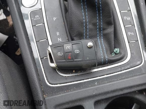 ✅ 2019 Volkswagen Golf SEL Premium • VIN: WVWPR7AU0KW911072 • Lot: 42028291. Listed on IAAI with 33,726 mi. Free auction sales archive from the USA and detailed vehicle history report at DreamBid. Image 11.