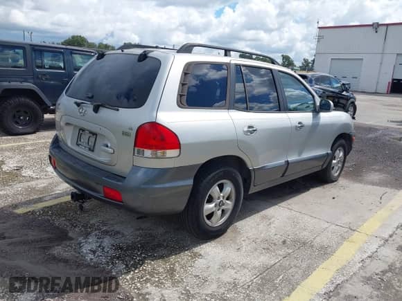 2006 Hyundai Santa Fe GLS z VIN KM8SC13EX6U079655, wystawiony jako IAAI lot #43036642 z przebiegiem 99 517 mil mil oraz . Historia ofert i sprzedaży dostępna na DreamBid. Obrazek 4.