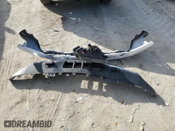 ✅ 2020 Chevrolet Silverado 1500 High Country • VIN: 1GCUYHET1LZ110602 • Lot: 91974715. Listed on Copart with 165,110 mi. Free auction sales archive from the USA and detailed vehicle history report at DreamBid. Image 12.