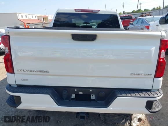 ✅ 2023 Chevrolet Silverado 1500 Custom • VIN: 3GCPABEK7PG280894 • Lot: 43206042. Wystawiony na IAAI z przebiegiem 27 359 mil. Bezpłatny archiwum sprzedaży aukcyjnych z USA i szczegółowy raport historii pojazdu na DreamBid. Zdjęcie 16.