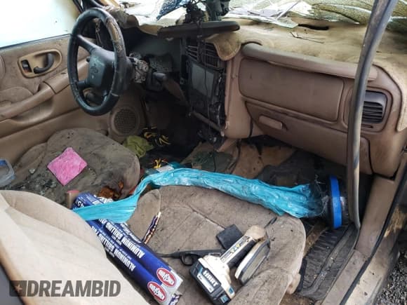 ✅ 2000 Chevrolet Blazer LS • VIN: 1GNCT18W9YK228024 • Lot: 45589875. Wystawiony na Copart z przebiegiem Nie podano. Bezpłatny archiwum sprzedaży aukcyjnych z USA i szczegółowy raport historii pojazdu na DreamBid. Zdjęcie 8.