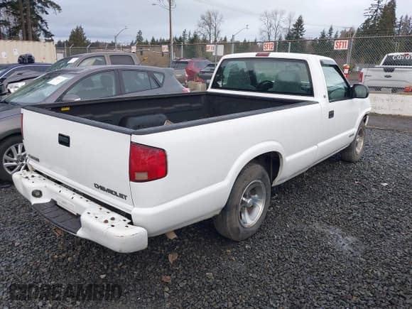 ✅ 1999 Chevrolet S-10 LS • VIN: 1GCCS14X4XK209003 • Lot: 41444567. Listed on IAAI with 202,156 mi. Free auction sales archive from the USA and detailed vehicle history report at DreamBid. Image 4.