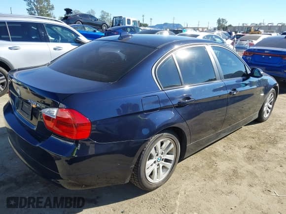 ✅ 2007 BMW 3 Series 328xi • VIN: WBAVC93577K033825 • Lot: 43826777. Listed on IAAI with 92,226 mi. Free auction sales archive from the USA and detailed vehicle history report at DreamBid. Image 4.