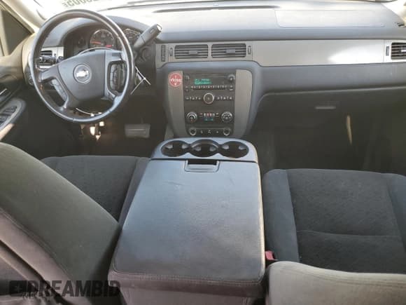 ✅ 2008 Chevrolet Suburban 1LT • VIN: 1GNFK16348J247272 • Lot: 66228005. Listed on Copart with 181,592 mi. Free auction sales archive from the USA and detailed vehicle history report at DreamBid. Image 8.