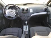 ✅ 2011 Chevrolet Aveo 1LT • VIN: KL1TD5DE3BB175992 • Lot: 87234814. Wystawiony na Copart z przebiegiem 144 955 mil. Bezpłatny archiwum sprzedaży aukcyjnych z USA i szczegółowy raport historii pojazdu na DreamBid. Zdjęcie 8.