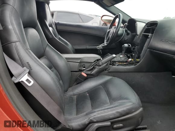 ✅ 2005 Chevrolet Corvette • VIN: 1G1YY24U755132485 • Lot: 81315535. Wystawiony na Copart z przebiegiem 112 188 mil. Bezpłatny archiwum sprzedaży aukcyjnych z USA i szczegółowy raport historii pojazdu na DreamBid. Zdjęcie 10.