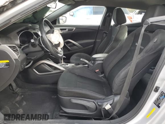 ✅ 2016 Hyundai Veloster • VIN: KMHTC6AD3GU277992 • Lot: 84486724. Wystawiony na Copart z przebiegiem 98 403 mil. Bezpłatny archiwum sprzedaży aukcyjnych z USA i szczegółowy raport historii pojazdu na DreamBid. Zdjęcie 7.