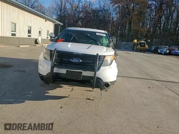 ✅ 2015 Ford Police Interceptor Utility • VIN: 1FM5K8AR7FGC17505 • Lot: 91038725. Wystawiony na Copart z przebiegiem Nie podano. Bezpłatny archiwum sprzedaży aukcyjnych z USA i szczegółowy raport historii pojazdu na DreamBid. Zdjęcie 14.