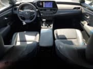 ✅ 2023 Lexus ES 250 • VIN: 58AD11D19PU010511 • Lot: 80520915. Wystawiony na Copart z przebiegiem 27 179 mil. Bezpłatny archiwum sprzedaży aukcyjnych z USA i szczegółowy raport historii pojazdu na DreamBid. Zdjęcie 8.