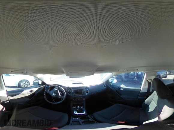 ✅ 2018 Volkswagen Tiguan • VIN: WVGAV7AX6JK001326 • Лот: 43422883. Опубликован ранее на IAAI с пробегом 91 695 миль. Бесплатный доступ к архиву аукционных продаж из США и подробный отчёт об истории автомобиля на DreamBid. Изображение 18.