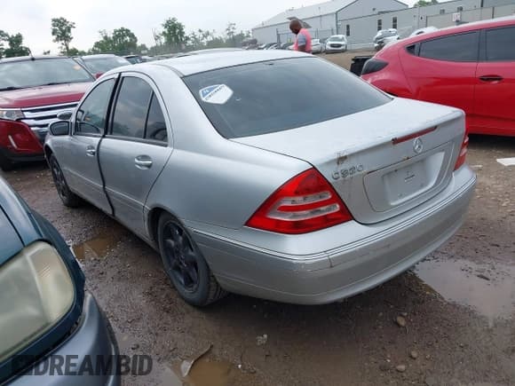 ✅ 2002 Mercedes-Benz C 230/260/280/320 • VIN: WDBRF64J52E009146 • Lot: 42504210. Wystawiony na IAAI z przebiegiem 188 496 mil. Bezpłatny archiwum sprzedaży aukcyjnych z USA i szczegółowy raport historii pojazdu na DreamBid. Zdjęcie 3.