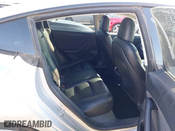 ✅ 2018 Tesla Model 3 Long Range Battery • VIN: 5YJ3E1EBXJF083468 • Lot: 43438742. Wystawiony na IAAI z przebiegiem 99 340 mil. Bezpłatny archiwum sprzedaży aukcyjnych z USA i szczegółowy raport historii pojazdu na DreamBid. Zdjęcie 8.