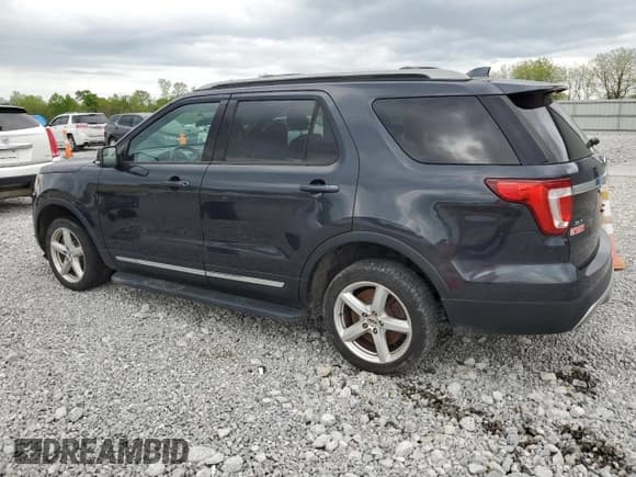 ✅ 2017 Ford Explorer XLT • VIN: 1FM5K8DH1HGA85833 • Lot: 56557085. Wystawiony na Copart z przebiegiem 243 806 mil. Bezpłatny archiwum sprzedaży aukcyjnych z USA i szczegółowy raport historii pojazdu na DreamBid. Zdjęcie 2.