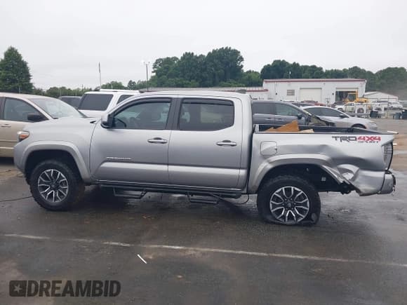 ✅ 2020 Toyota Tacoma SR5 • VIN: 3TMCZ5ANXLM296379 • Lot: 42699808. Listed on IAAI with 39,765 mi. Free auction sales archive from the USA and detailed vehicle history report at DreamBid. Image 15.