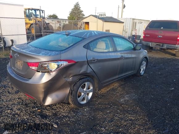 ✅ 2013 Hyundai Elantra Limited • VIN: 5NPDH4AE7DH289365 • Lot: 43324814. Listed on IAAI with 140,118 mi. Free auction sales archive from the USA and detailed vehicle history report at DreamBid. Image 4.