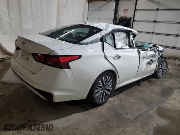 ✅ 2025 Nissan Altima SV • VIN: 1N4BL4DV9SN369979 • Lot: 92011895. Listed on Copart with 17,113 mi. Free auction sales archive from the USA and detailed vehicle history report at DreamBid. Image 3.