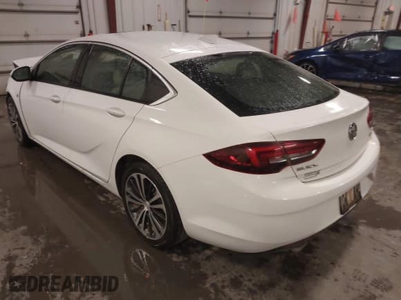 ✅ 2018 Buick Regal Essence • VIN: W04GP6SX8J1102448 • Lot: 43546385. Wystawiony na IAAI z przebiegiem 69 563 mil. Bezpłatny archiwum sprzedaży aukcyjnych z USA i szczegółowy raport historii pojazdu na DreamBid. Zdjęcie 3.
