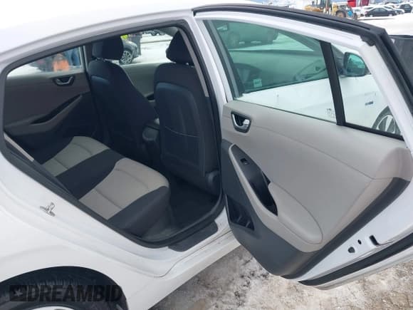 ✅ 2019 Hyundai Ioniq • VIN: KMHC65LD6KU139239 • Lot: 41288750. Wystawiony na IAAI z przebiegiem 157 298 mil. Bezpłatny archiwum sprzedaży aukcyjnych z USA i szczegółowy raport historii pojazdu na DreamBid. Zdjęcie 8.