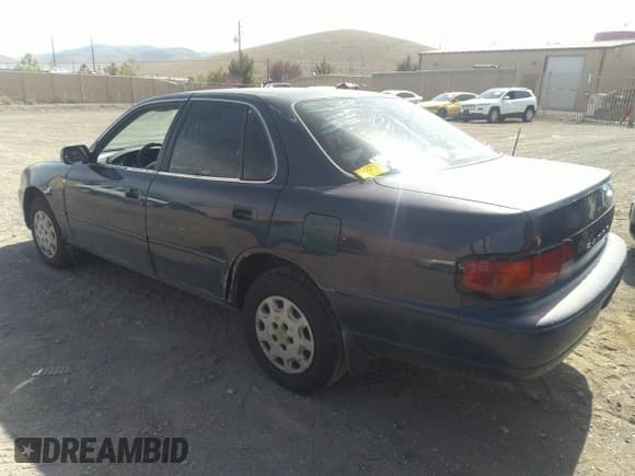 ✅ 1995 Toyota Camry LE • VIN: JT2SK12E8S0323032 • Lot: 32940318. Wystawiony na IAAI z przebiegiem 244 816 mil. Bezpłatny archiwum sprzedaży aukcyjnych z USA i szczegółowy raport historii pojazdu na DreamBid. Zdjęcie 3.