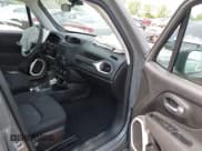 ✅ 2020 Jeep Renegade Sport • VIN: ZACNJAAB9LPL03220 • Lot: 42486314. Wystawiony na IAAI z przebiegiem 100 290 mil. Bezpłatny archiwum sprzedaży aukcyjnych z USA i szczegółowy raport historii pojazdu na DreamBid. Zdjęcie 5.