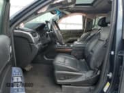 ✅ 2019 Chevrolet Suburban LT • VIN: 1GNSKHKC3KR393779 • Lot: 71655424. Wystawiony na Copart z przebiegiem 108 440 mil. Bezpłatny archiwum sprzedaży aukcyjnych z USA i szczegółowy raport historii pojazdu na DreamBid. Zdjęcie 7.