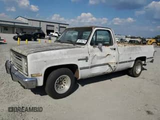 ✅ 1986 Chevrolet Silverado 1500 • VIN: 1GCDC14H9GF315305 • Lot: 80700275. Wystawiony na Copart z przebiegiem 186 242 mil. Bezpłatny archiwum sprzedaży aukcyjnych z USA i szczegółowy raport historii pojazdu na DreamBid. Zdjęcie 1.