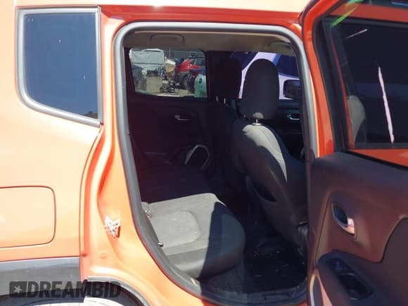 ✅ 2017 Jeep Renegade Latitude • VIN: ZACCJBBB4HPF47329 • Lot: 43142584. Wystawiony na IAAI z przebiegiem 84 179 mil. Bezpłatny archiwum sprzedaży aukcyjnych z USA i szczegółowy raport historii pojazdu na DreamBid. Zdjęcie 8.