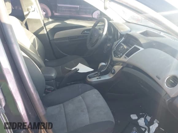 ✅ 2014 Chevrolet Cruze LS • VIN: 1G1PA5SH1E7292020 • Lot: 43731433. Wystawiony na IAAI z przebiegiem 150 456 mil. Bezpłatny archiwum sprzedaży aukcyjnych z USA i szczegółowy raport historii pojazdu na DreamBid. Zdjęcie 5.