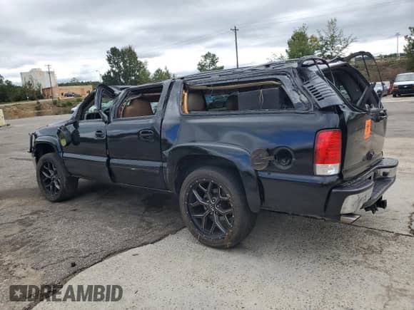 ✅ 2000 Chevrolet Suburban LT • VIN: 3GNFK16T1YG204767 • Lot: 86269505. Listed on Copart with 241,797 mi. Free auction sales archive from the USA and detailed vehicle history report at DreamBid. Image 2.