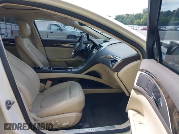 ✅ 2013 Lincoln MKZ • VIN: 3LN6L2G96DR805178 • Lot: 42915934. Wystawiony na IAAI z przebiegiem 158 757 mil. Bezpłatny archiwum sprzedaży aukcyjnych z USA i szczegółowy raport historii pojazdu na DreamBid. Zdjęcie 5.