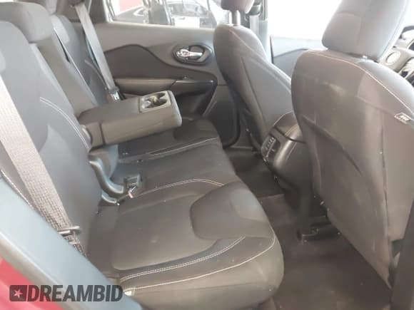 ✅ 2017 Jeep Cherokee Latitude • VIN: 1C4PJLCB8HW560464 • Lot: 42694469. Wystawiony na IAAI z przebiegiem 148 898 mil. Bezpłatny archiwum sprzedaży aukcyjnych z USA i szczegółowy raport historii pojazdu na DreamBid. Zdjęcie 8.