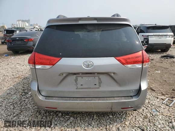 ✅ 2011 Toyota Sienna LE • VIN: 5TDKK3DC5BS123589 • Лот: 59227665. Опубликован ранее на Copart с пробегом 240 431 миль. Бесплатный доступ к архиву аукционных продаж из США и подробный отчёт об истории автомобиля на DreamBid. Изображение 6.