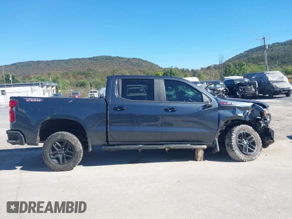 ✅ 2021 Chevrolet Silverado 1500 LT Trail Boss • VIN: 1GCPYFED9MZ355983 • Lot: 43345360. Wystawiony na IAAI z przebiegiem 94 150 mil. Bezpłatny archiwum sprzedaży aukcyjnych z USA i szczegółowy raport historii pojazdu na DreamBid. Zdjęcie 13.