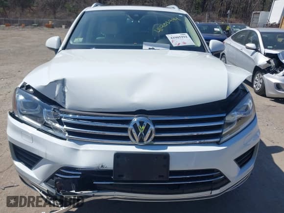 ✅ 2016 Volkswagen Touareg Lux • VIN: WVGEF9BP3GD004853 • Lot: 41905994. Listed on IAAI with 132,606 mi. Free auction sales archive from the USA and detailed vehicle history report at DreamBid. Image 12.