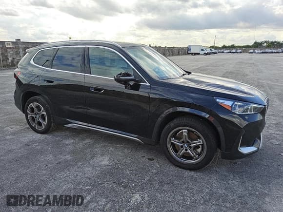 ✅ 2025 BMW X1 xDrive28i • VIN: WBX73EF08S5222692 • Lot: 86818735. Wystawiony na Copart z przebiegiem 14 158 mil. Bezpłatny archiwum sprzedaży aukcyjnych z USA i szczegółowy raport historii pojazdu na DreamBid. Zdjęcie 4.