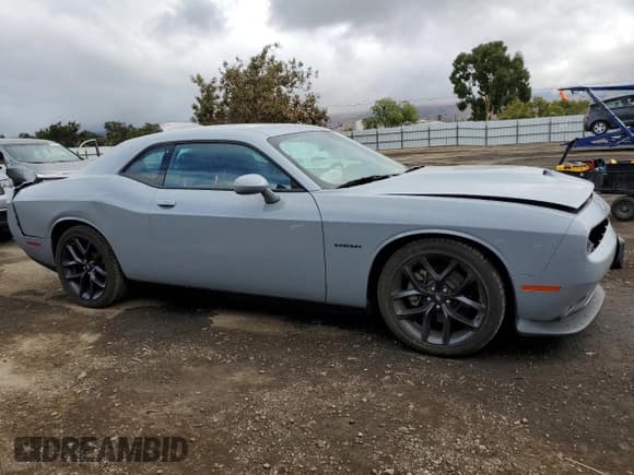 ✅ 2022 Dodge Challenger R/T • VIN: 2C3CDZBT5NH195730 • Лот: 73227453. Опубликован ранее на Copart с пробегом 3 107 миль. Бесплатный доступ к архиву аукционных продаж из США и подробный отчёт об истории автомобиля на DreamBid. Изображение 4.