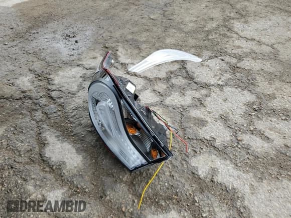 ✅ 2022 Honda Pilot Touring 7-Passenger • VIN: 5FNYF6H61NB019565 • Lot: 61307035. Listed on Copart with 75,932 mi. Free auction sales archive from the USA and detailed vehicle history report at DreamBid. Image 13.